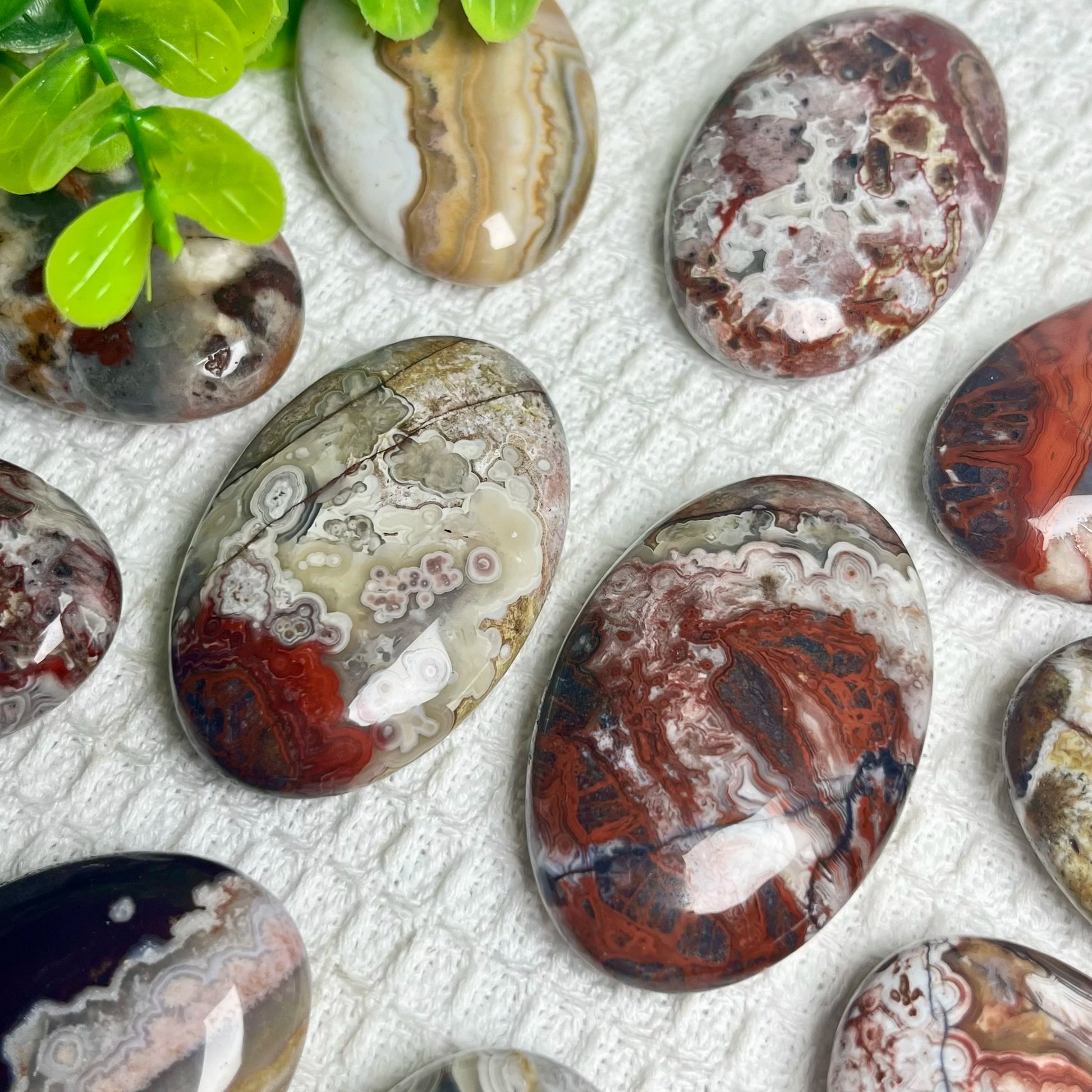 Wholesale Mexico Crazy Lace Agate Crystal Pocket Chakra Stone Oval Worry Stone for Home Decorative Healing