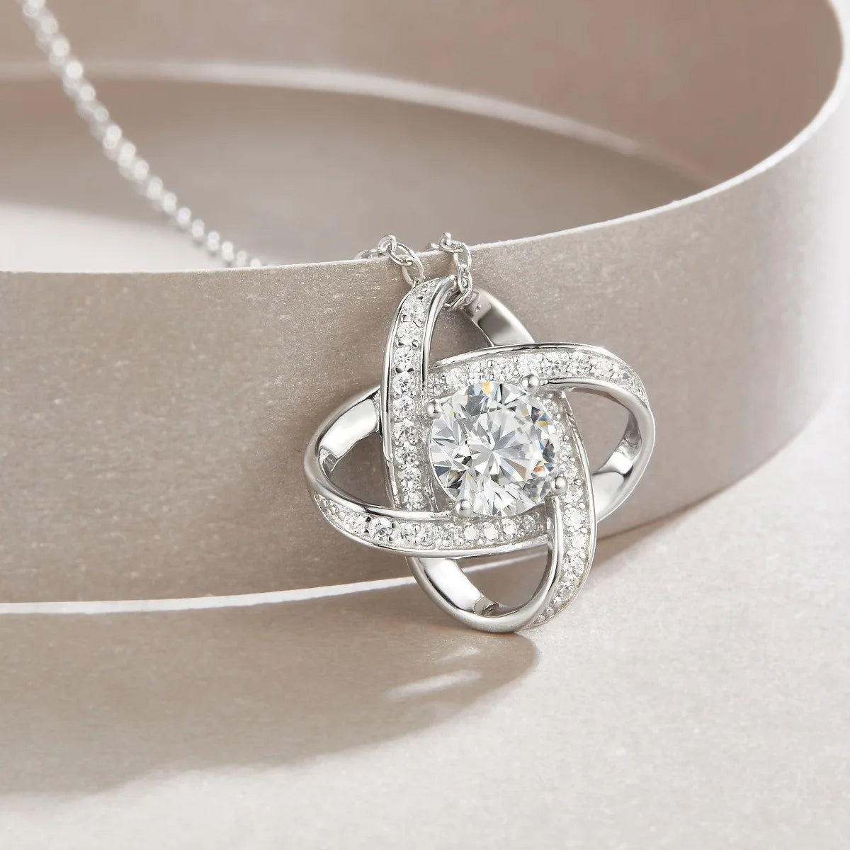 925 Sterling Silver Fresh Sweet Sparkling Gemstone Pendant Necklace Four Clover Moissanite Trendy Weddings Parties