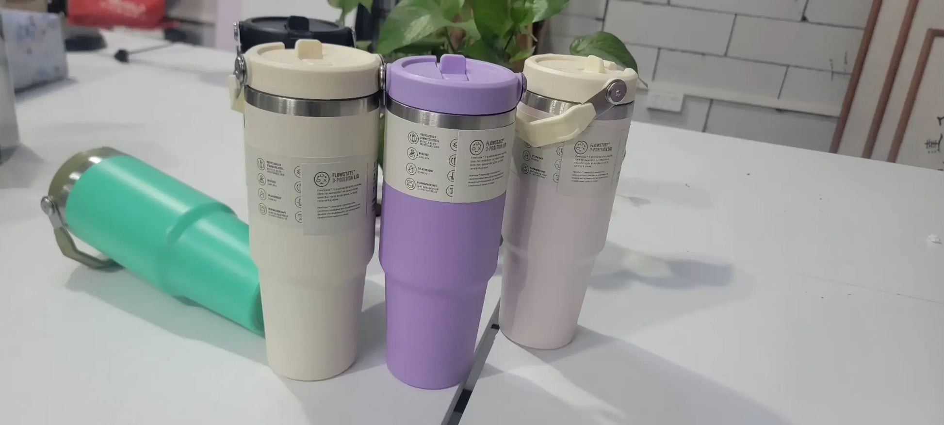 30Oz in stock with dazzling handle, insulated roller handle, 30Oz with lid, vacuum roller, stainless steel portable water bottle
